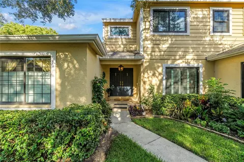 868 Glades Ct NE, Saint Petersburg, FL 33702