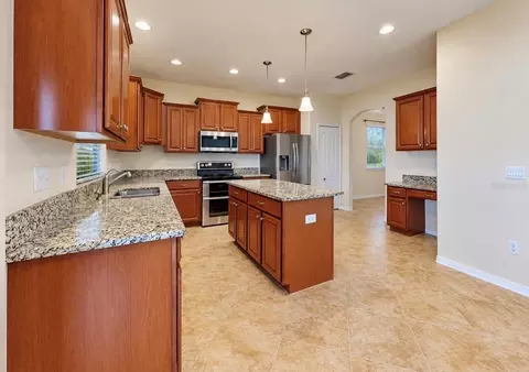 Kitchen - 12130 Streambed Dr, Riverview, FL 33579 photo 6 of 6