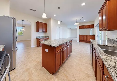 Kitchen - 12130 Streambed Dr, Riverview, FL 33579 photo 5 of 6
