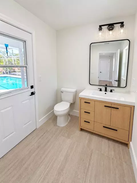 Bath - 102 Windward Dr, Osprey, FL 34229 photo 8 of 8