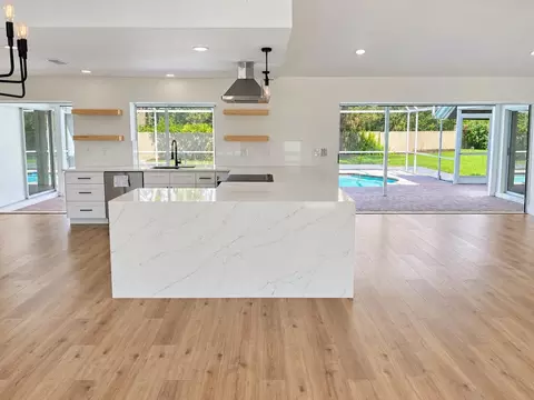 Kitchen - 102 Windward Dr, Osprey, FL 34229 photo 4 of 5