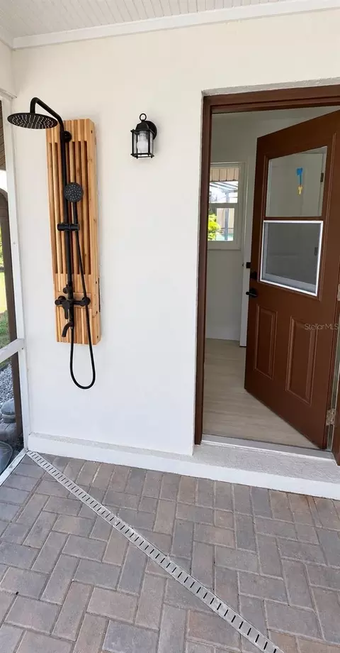 Exterior - 102 Windward Dr, Osprey, FL 34229 photo 6 of 16