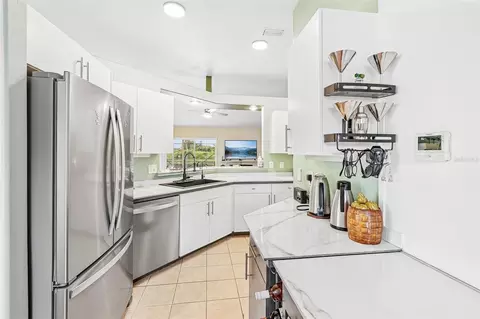 Kitchen - 18115 Howling Wolf Run, Parrish, FL 34219 photo 2 of 2