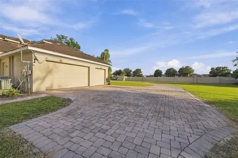 Exterior - 19153 Geraci Rd, Lutz, FL 33558 photo 7 of 18