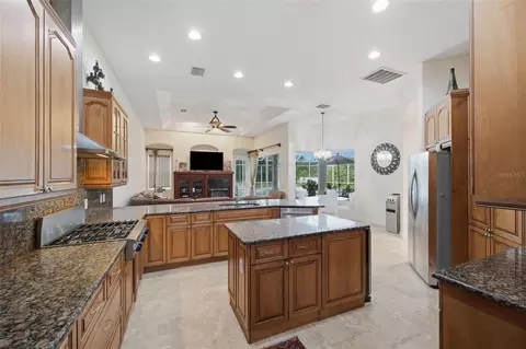 Kitchen - 19153 Geraci Rd, Lutz, FL 33558 photo 4 of 5
