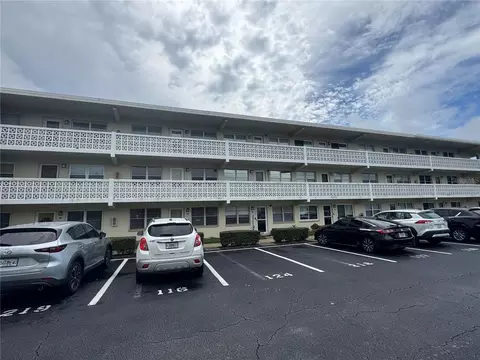 8101 11th St N #217, Saint Petersburg, FL 33702