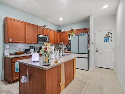 Kitchen - 10007 58th St E, Parrish, FL 34219 photo 2 of 3