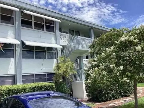 445 32nd Ave N #W104, Saint Petersburg, FL 33704