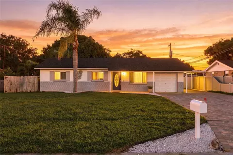 9727 Groveland St, Seminole, FL 33772