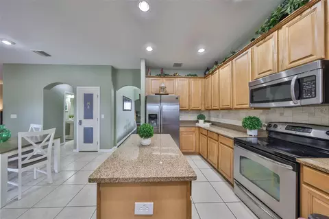 Kitchen - 13914 Chalk Hill Pl, Riverview, FL 33579 photo 4 of 5