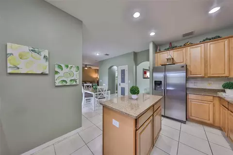 Kitchen - 13914 Chalk Hill Pl, Riverview, FL 33579 photo 3 of 5