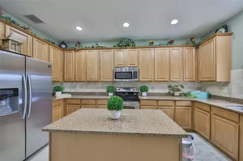 Kitchen - 13914 Chalk Hill Pl, Riverview, FL 33579 photo 5 of 5