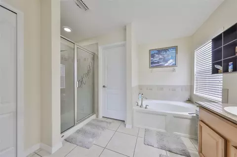 Bath - 13914 Chalk Hill Pl, Riverview, FL 33579 photo 3 of 4