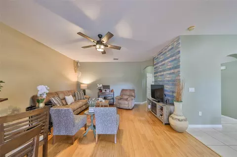 Living - 13914 Chalk Hill Pl, Riverview, FL 33579 photo 2 of 5