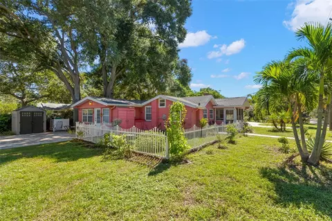 2306 53rd St S, Gulfport, FL 33707