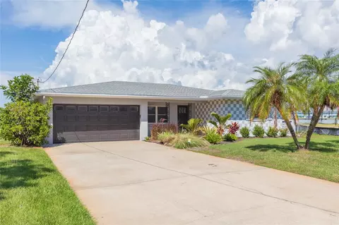 7160 S S Shore Dr, South Pasadena, FL 33707