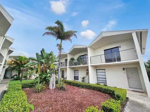 382 S Orlando Ave, Cocoa Beach, FL 32931