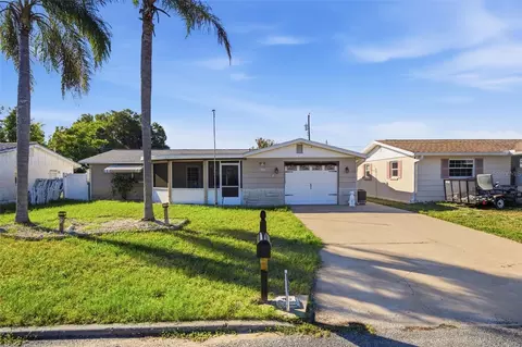 4030 Cluster Dr, Holiday, FL 34691