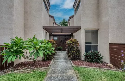 6313 Pelican Creek Xing #-, Saint Petersburg, FL 33707
