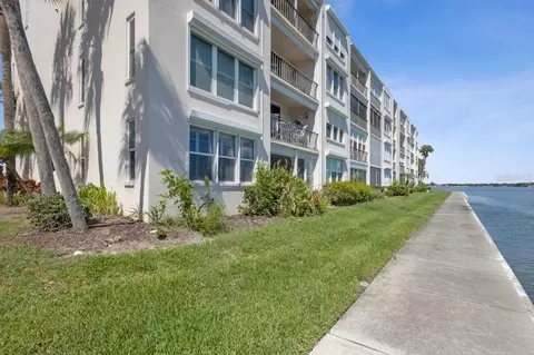 7645 Sun Island Dr S #101, South Pasadena, FL 33707