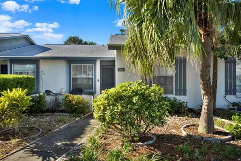 7216 Parkside Villas Dr, Saint Petersburg, FL 33709