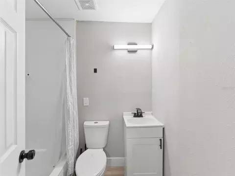 Bath - 1740 W Cherry St, Tampa, FL 33607 photo 4 of 4
