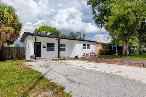 5735 Burlington Ave N, Saint Petersburg, FL 33710