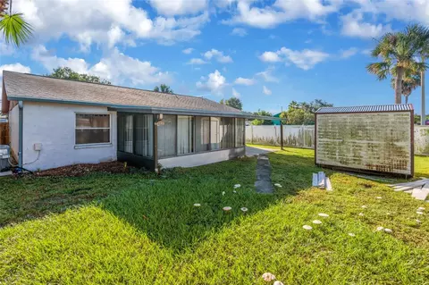 Exterior - 1002 Pine Ridge Cir, Brandon, FL 33511 photo 9 of 13