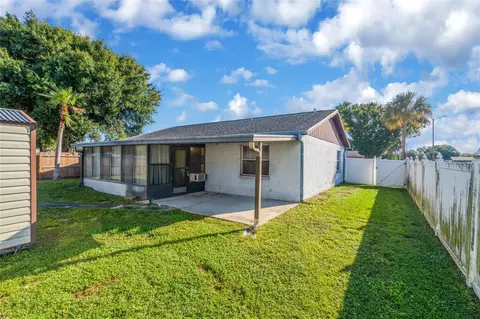 Exterior - 1002 Pine Ridge Cir, Brandon, FL 33511 photo 8 of 13