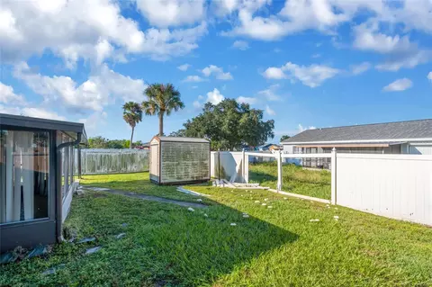 Exterior - 1002 Pine Ridge Cir, Brandon, FL 33511 photo 11 of 13