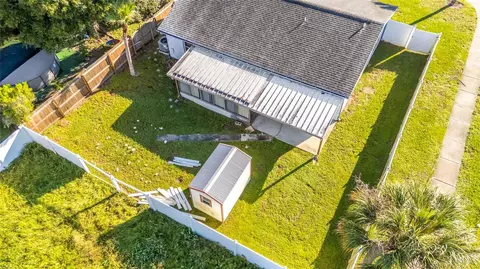 View/Area - 1002 Pine Ridge Cir, Brandon, FL 33511 photo 10 of 12
