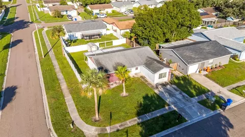 View/Area - 1002 Pine Ridge Cir, Brandon, FL 33511 photo 3 of 12