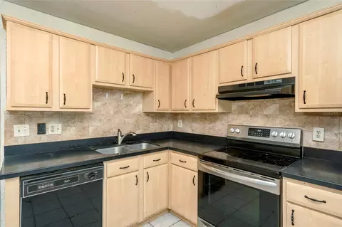 Kitchen - 1002 Pine Ridge Cir, Brandon, FL 33511 photo 3 of 3