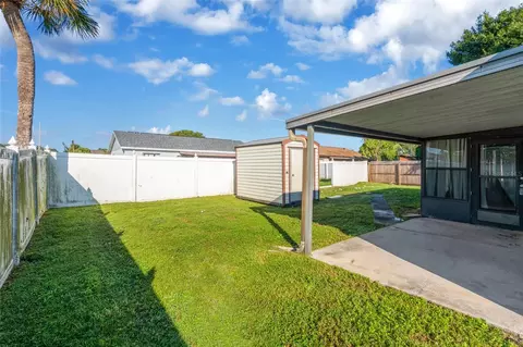 Exterior - 1002 Pine Ridge Cir, Brandon, FL 33511 photo 7 of 13
