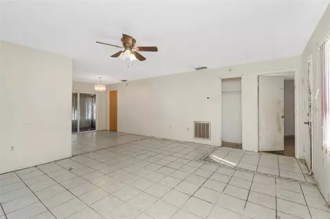 Living - 1002 Pine Ridge Cir, Brandon, FL 33511 photo 5 of 5