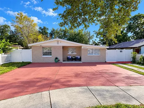 5513 Golden Dr, Tampa, FL 33634