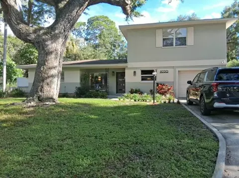 8220 Yardley Ave N, Saint Petersburg, FL 33710