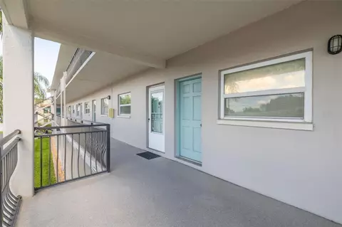 211 Pasadena Ave N #206, Saint Petersburg, FL 33710