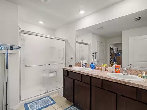 Bath - 10318 Moosehead Dr, Parrish, FL 34219 photo 1 of 2