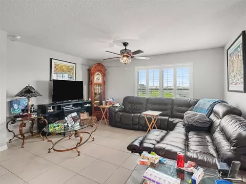 Living - 10318 Moosehead Dr, Parrish, FL 34219 photo 2 of 3