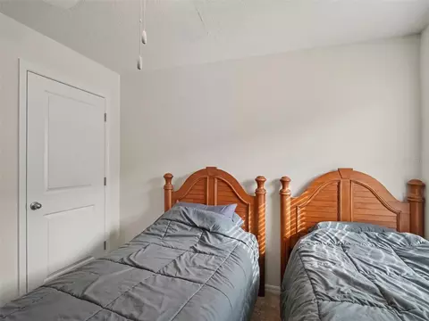 Bedroom - 10318 Moosehead Dr, Parrish, FL 34219 photo 4 of 4