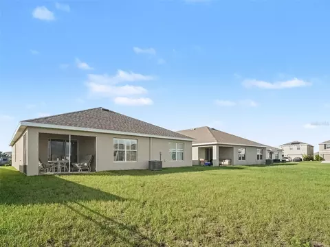 Exterior - 10318 Moosehead Dr, Parrish, FL 34219 photo 5 of 7