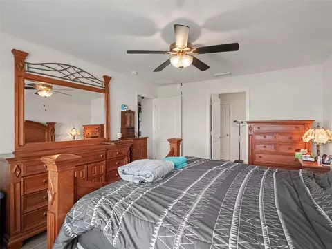 Bedroom - 10318 Moosehead Dr, Parrish, FL 34219 photo 2 of 4