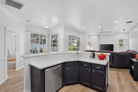 Kitchen - 11220 Sailbrooke Dr, Riverview, FL 33579 photo 3 of 5