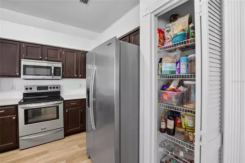 Kitchen - 11220 Sailbrooke Dr, Riverview, FL 33579 photo 5 of 5