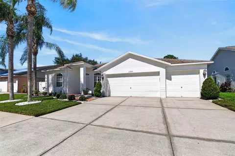 Exterior - 11220 Sailbrooke Dr, Riverview, FL 33579 photo 5 of 19