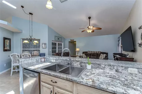 Kitchen - 9502 Sunnyoak Dr, Riverview, FL 33569 photo 6 of 6