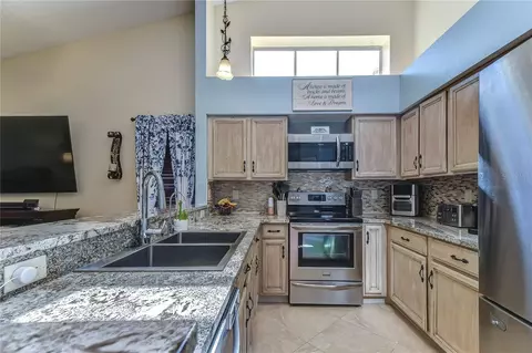 Kitchen - 9502 Sunnyoak Dr, Riverview, FL 33569 photo 1 of 6