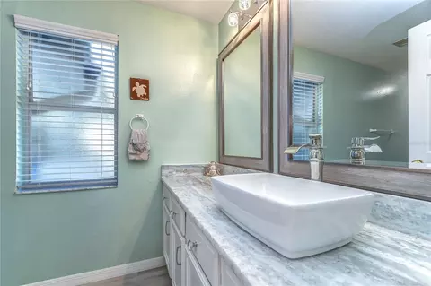 Bath - 9502 Sunnyoak Dr, Riverview, FL 33569 photo 3 of 5