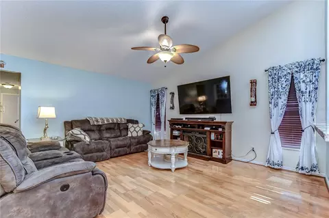 Living - 9502 Sunnyoak Dr, Riverview, FL 33569 photo 2 of 5
